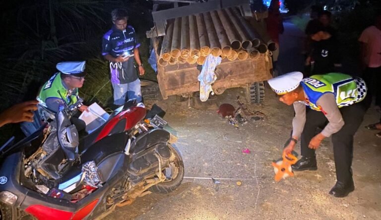 Unit Laka Satlantas Polres Aceh Timur Olah TKP Kecelakaan di Ranto Peureulak Yang Mengakibatkan Dua Remaja Putri Meninggal Dunia