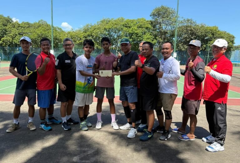 Pengurus PELTI Cilegon Dilantik, Wakapolda Banten Ikut Tenis Bersama dan Serahkan Bantuan Bagi Atlet Junior