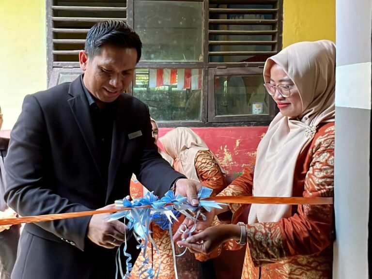 Aston Serang Laksanakan Program CSR Renovasi Fasilitas Toilet Sekolah