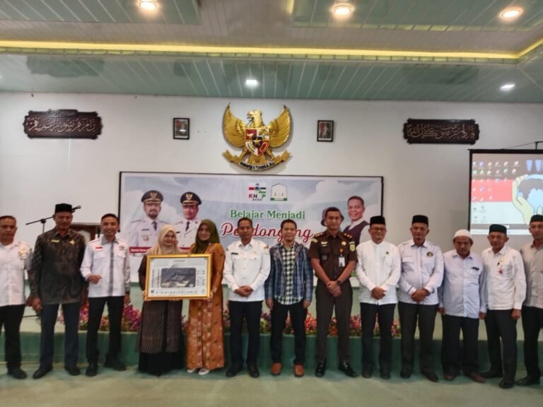 Bupati Al-Farlaky Buka Pelatihan Literasi untuk Guru di Aceh Timur