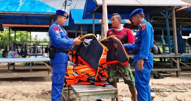 Libur Panjang, Personel Satpolairud Polres Aceh Timur Patroli Tempat Wisata Laut