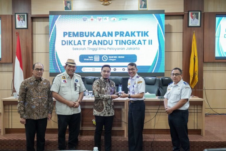 Wali Kota Robinsar Buka Diklat Pandu Tingkat II STIP Jakarta