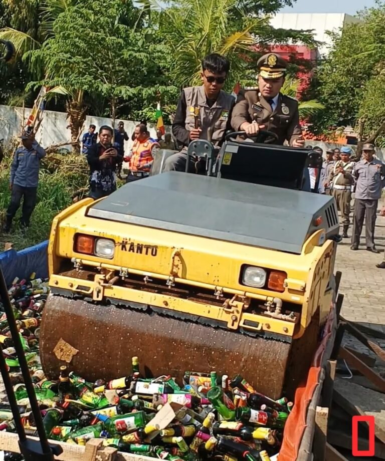 1.200 Botol Miras Dimusnahkan, Robinsar Desak Satpol PP Bertindak Lebih Masif