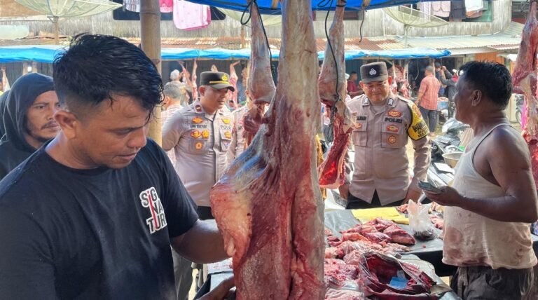 Kapolsek Bersama Camat Banda Alam Pantau Perayaan Meugang Idul Adha 1446 H