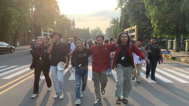 IMC Gelar Aksi Evaluasi 100 Hari Pemerintahan Robinsar-Fajar: “Kota Kaya, Masyarakat Sengsara”