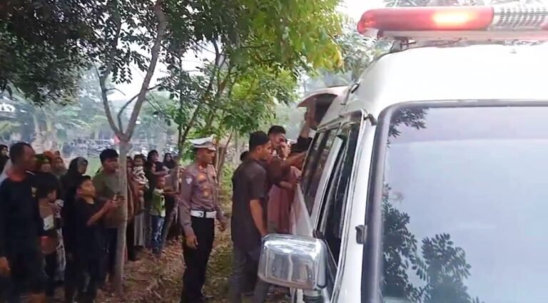 Pelayan Prima Polri, Kasat Lantas Polres Aceh Timur Kawal Pemulangan Jenazah Korban Kecelakaan di Peureulak