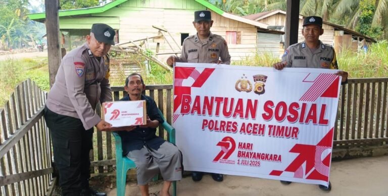 Semarak HUT Bhayangkara ke-79, Polsek Simpang Jernih Peduli Warga Melalui Bansos