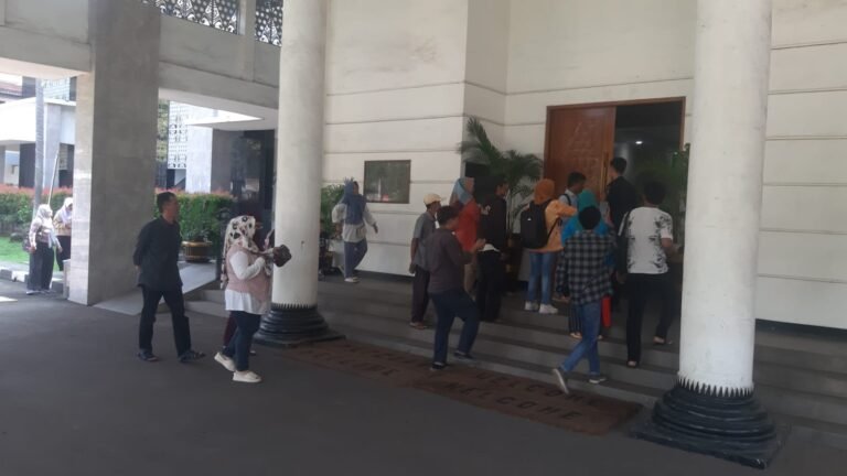 Kecewa dengan Proses SPMB, Wali Murid Cilegon Minta Kejelasan dari Pemkot