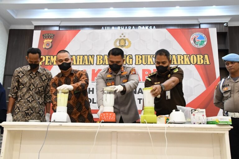 Polres Aceh Timur Musnahkan Barang Bukti 1 Kg Sabu Dalam Rangka HUT Bhayangkara Ke 79