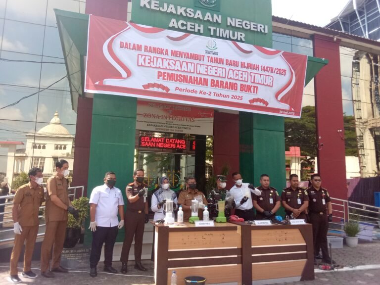 Kejaksaan Negeri Aceh Timur Musnahan Sejumlah Barang Bukti