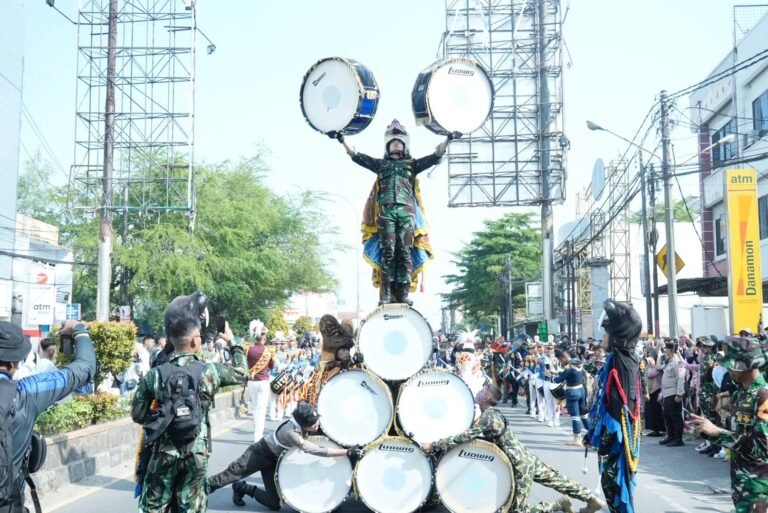 Kirab Drumband Latsitardanus XLV Sapa Warga Kota Cilegon