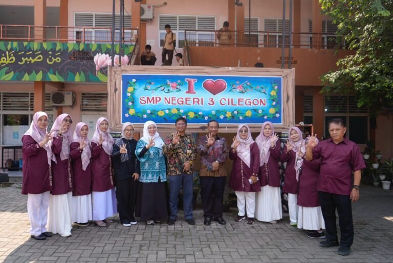 Sekda Maman Pantau Birokrat Mengajar di SMPN 3 Cilegon
