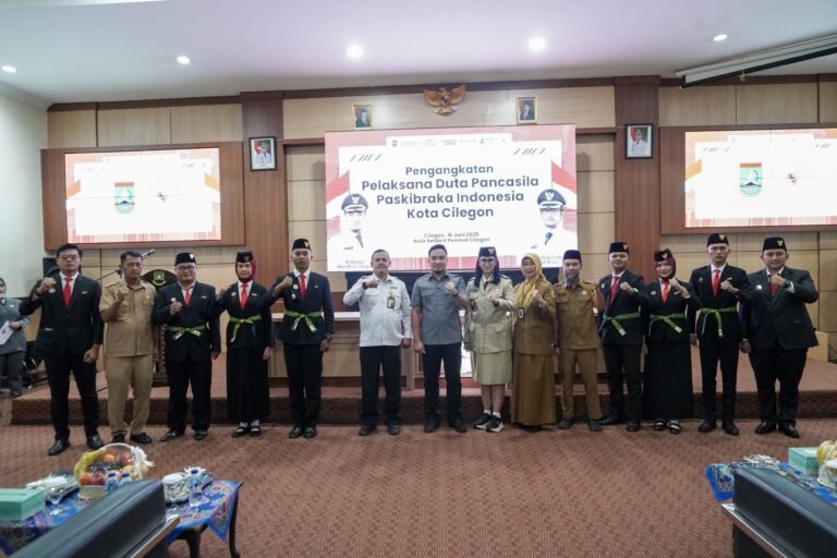 Wali Kota Robinsar Lantik Pelaksana Duta Pancasila Paskibraka Cilegon