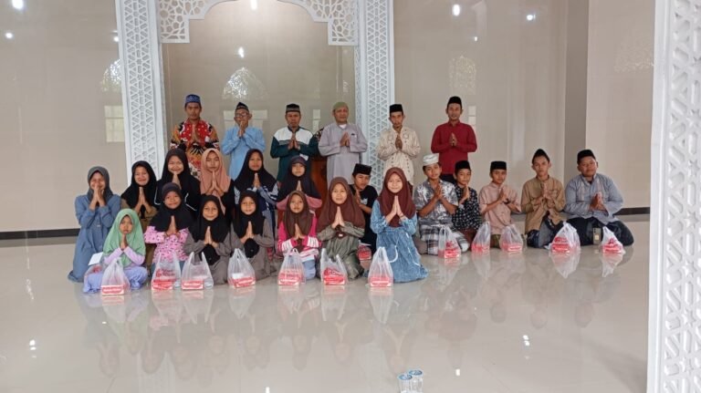 Warga Link Jeruk Tipis Santuni 28 Anak Yatim dalam Peringatan 10 Muharram