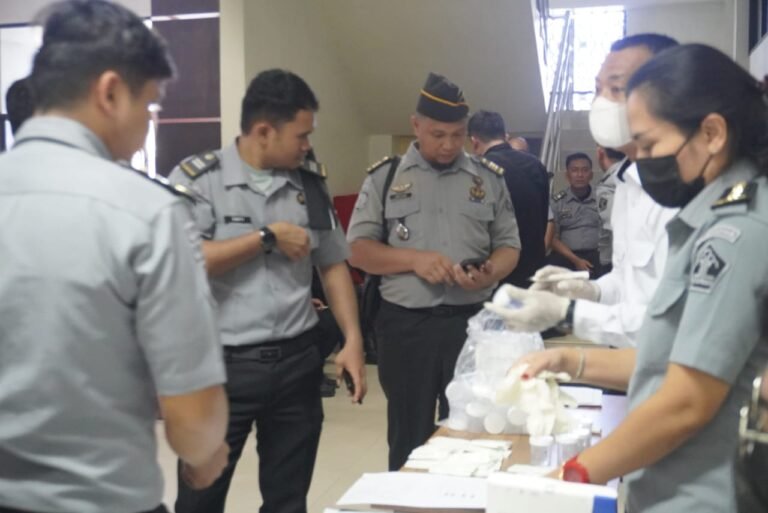Komitmen Berantas Narkoba, Lapas Narkotika Langkat Laksanakan Tes Urine Pegawai dan WBP, Seluruh Hasil Negatif