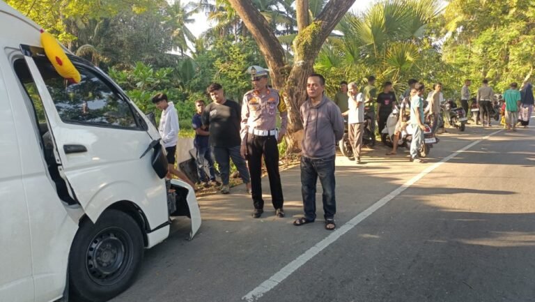 Kecelakaan Tunggal di Peureulak, 1 Orang Meninggal Dunia dan 12 Orang Luka-Luka