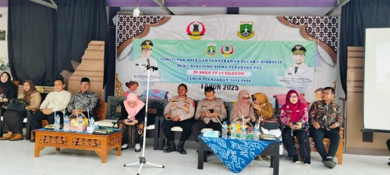 Wujud Nyata Dukungan Pendidikan, Siswa Baru SMKS 17 Terima Bantuan Sekolah Gratis