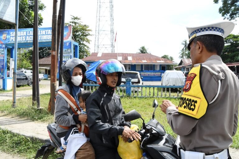 Operasi Patuh Seulawah 2025, Kasat Lantas Polres Aceh Timur Terus Kampanyekan Tertib Berlalu Lintas Kepada Pengguna Jalan