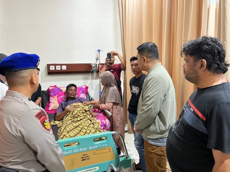 Kapolres Aceh Timur Datangi Korban Selamat Kapal Nelayan Idi Cut Yang Dihantam Ombak