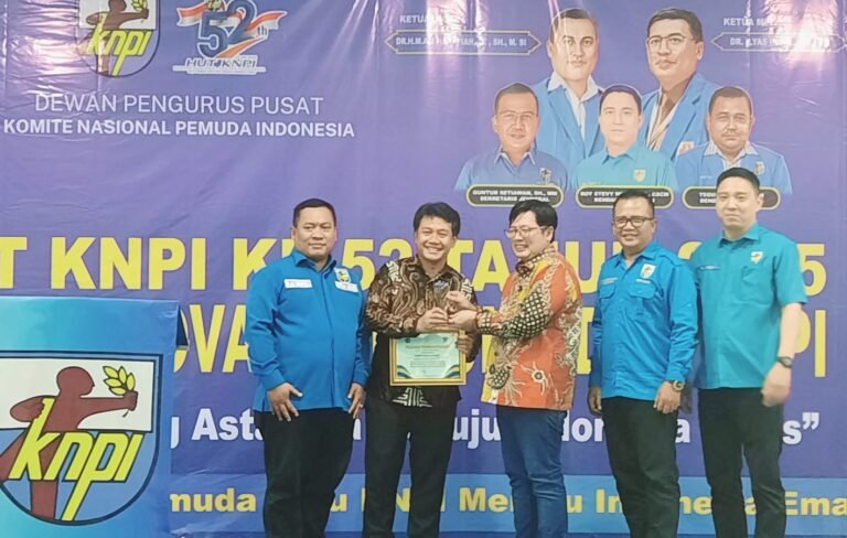 KNPI Apresiasi Tokoh Bangsa, Gubernur Banten dan Bupati Serang Terima Penghargaan