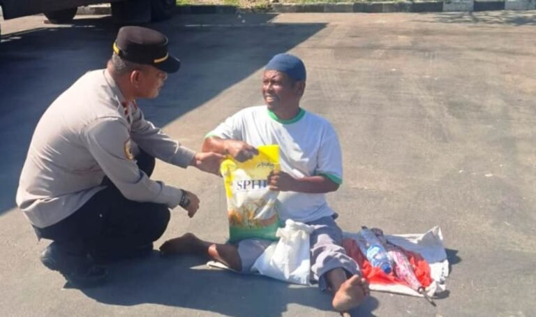 Kapolsek Pantee Bidari Tebar Kebaikan, Melalui Jumat Berkah