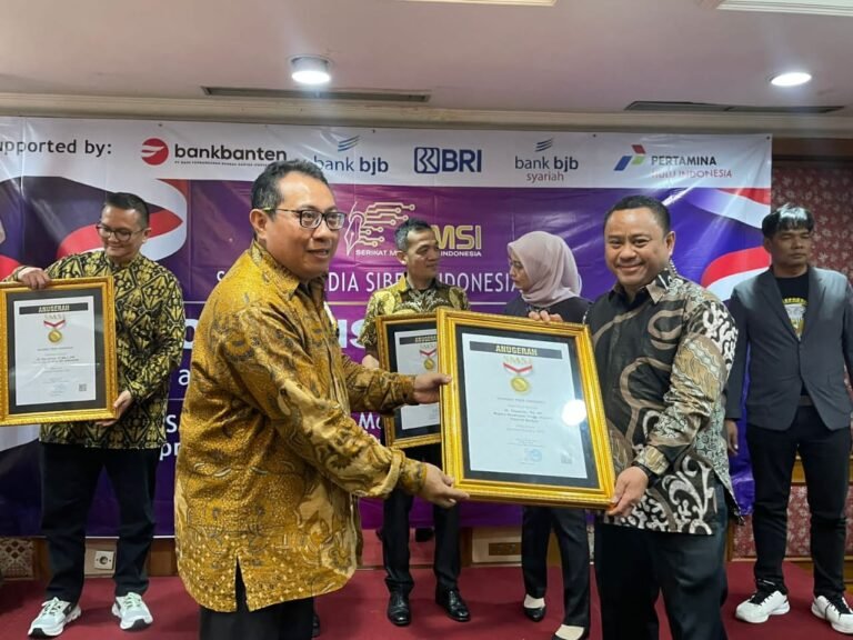 SMSI Sematkan Anugerah Pin Emas Kepada Jaksa Agung RI ST Burhanuddin