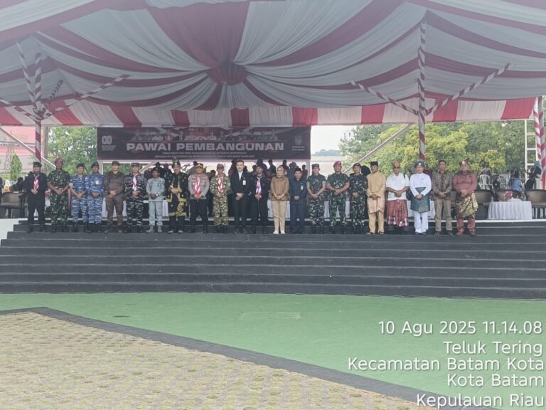 Kapolresta Barelang Teguhkan Semangat Kebangsaan Lewat Kirab Merah Putih