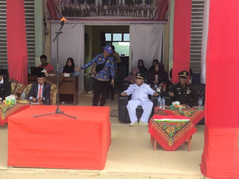 Peringatan HUT RI ke-80 di Idi Tunong Khidmat, Baihaki Bertindak sebagai Inspektur Upacara