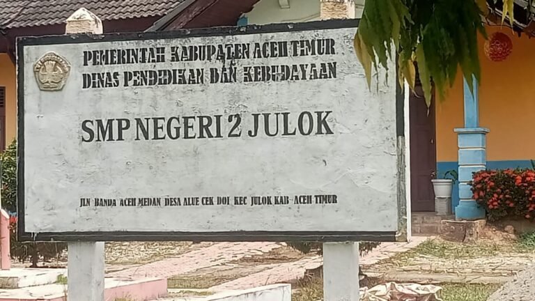 Diduga Kepsek SMP Negeri 2 Julok Jarang Masuk Ke Sekolah, Datangpun hanya Ngisi Absen.