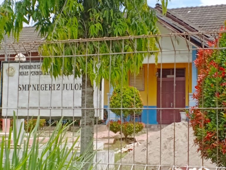 Kepala SMP Negeri 2 Julok Bantah Keras Tuduhan Dirinya Jarang Masuk Sekolah