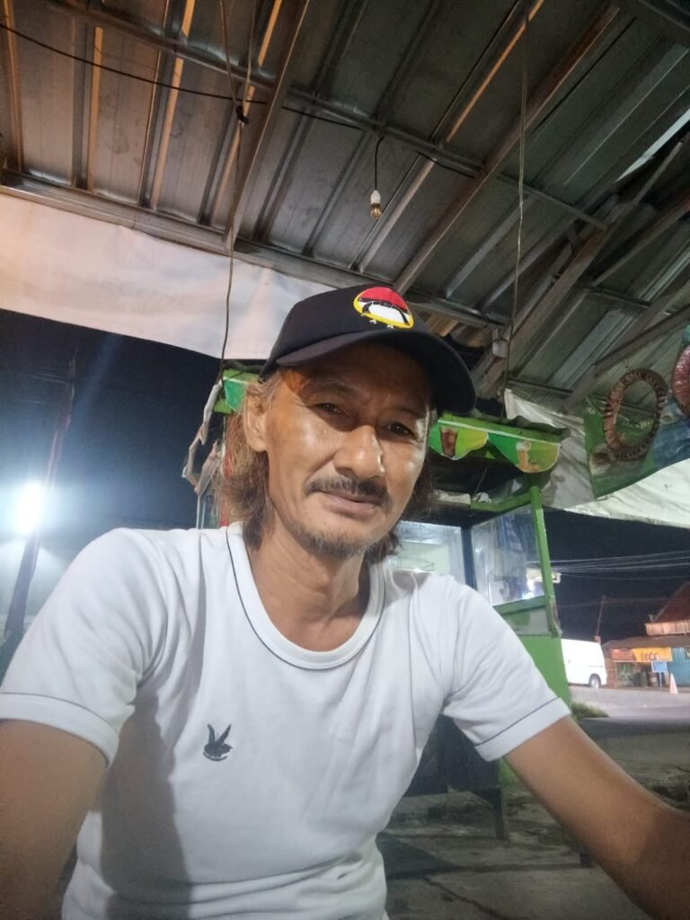 Kimung: “Pasarnya Mati, Kok Bisa Ada Sekretariat Koperasi?”