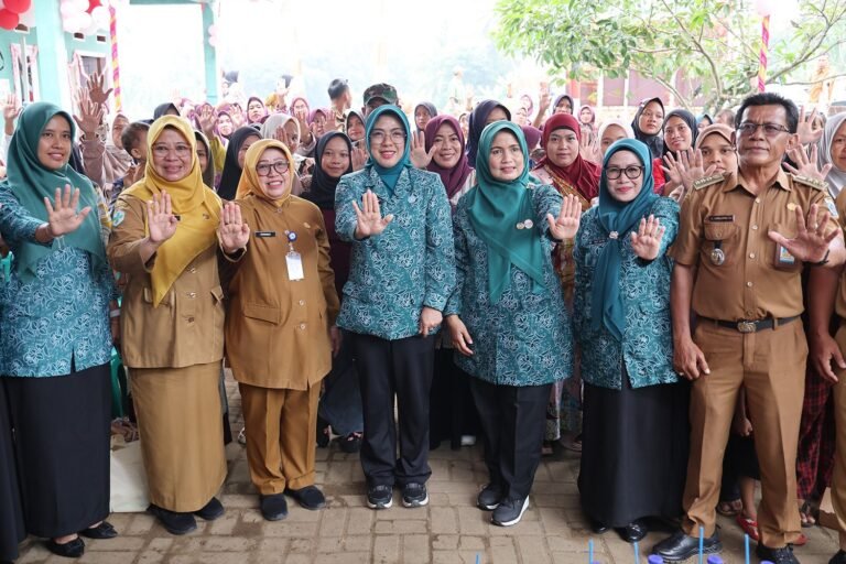Ketua TP PKK Banten Salurkan Bantuan Nutrisi Stunting di Pandeglang