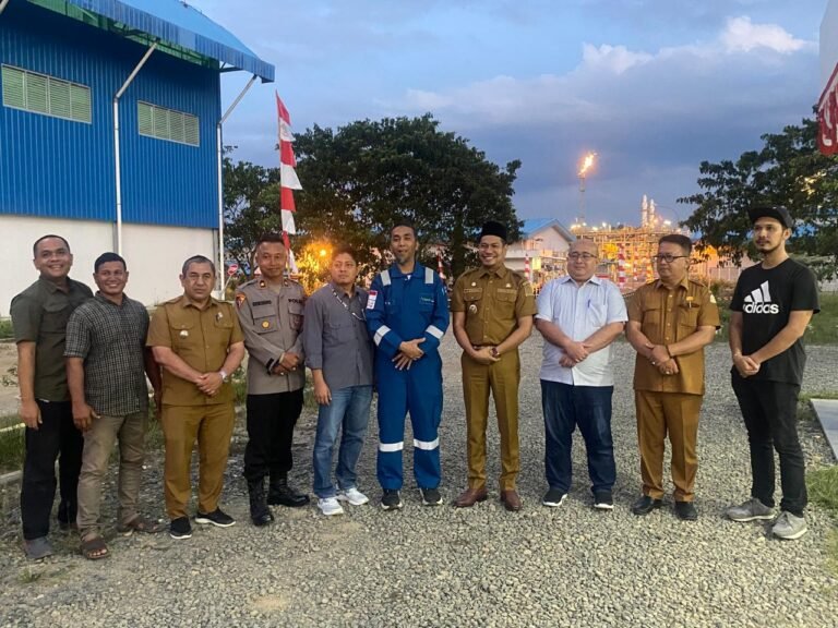 Wakil Bupati Aceh Timur Kunjungi Masyarakat Panton Rayeuk T Dikantor Camat Banda Alam