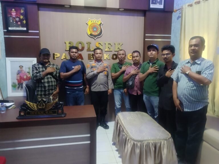 DPP AWAI Dan DPC IWO Silaturahmi Kepolsek Paya Bakong.