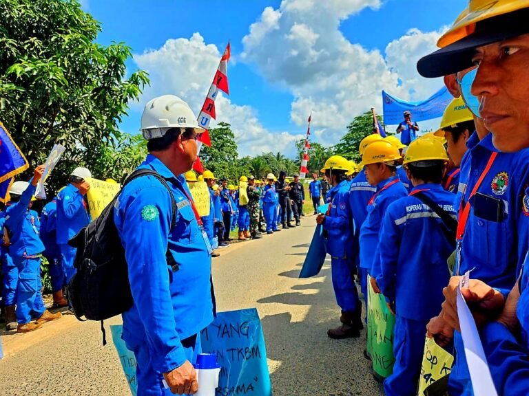 Diancam Bongkar Bobrok Kantor KSOP Satui Tanah Bumbu, Tuntutan Demo Buruh Koperasi TKBM Dikabulkan