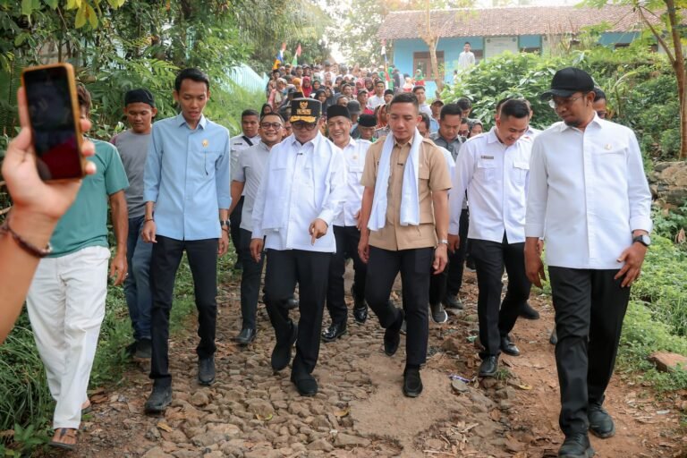 Gubernur Banten Andra Soni Tinjau Kondisi Jalan Yang Bakal Tersentuh Program Bang Andra