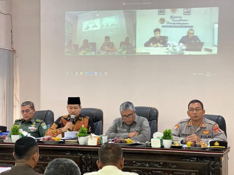 Wabup Aceh Timur ‘Warning’ Kadis Dan Asisten  Yang Tidak Hadir Rapat