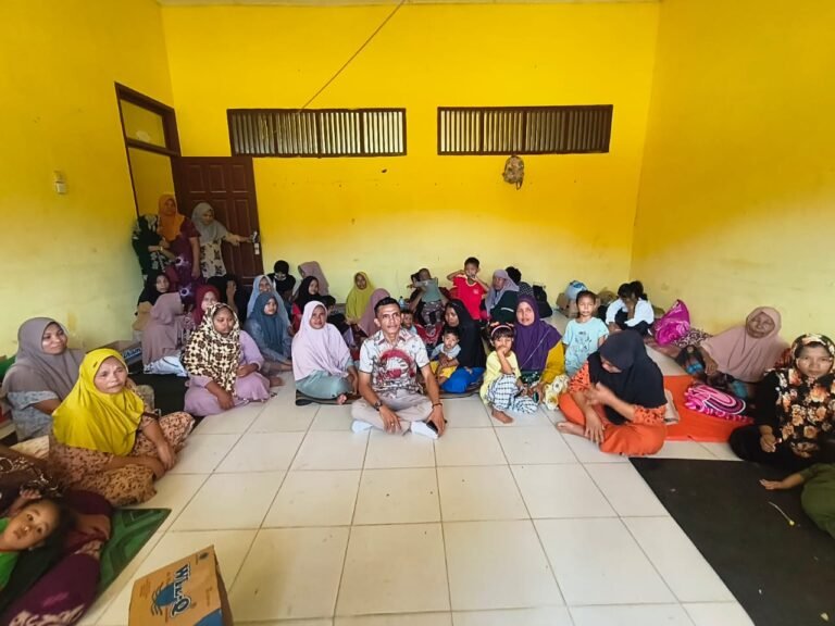 Pengungsi gas beracun Kembali ke Rumah, Zulmi DPRK Aceh Timur Jadi Fasilitator.