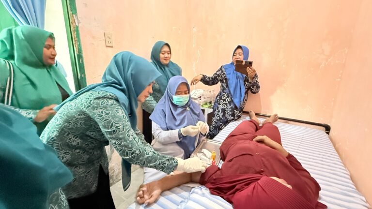 Isteri Wakil Bupati Aceh Timur Ikuti Pelayanan KB Serentak