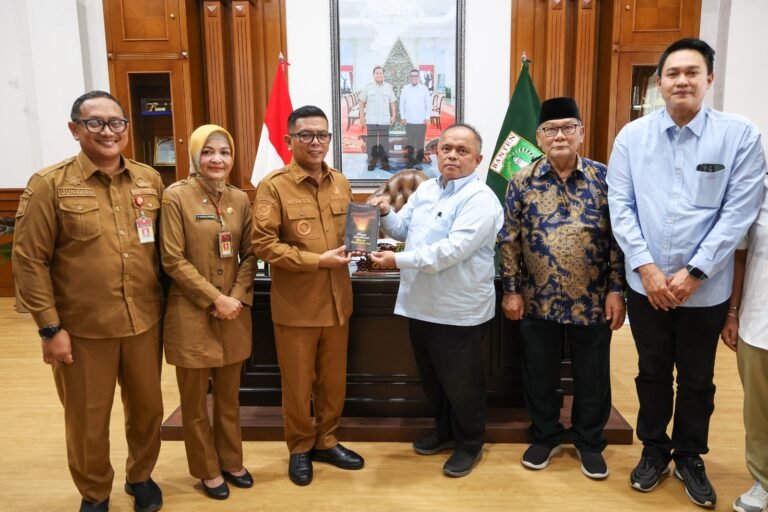 Gubernur Andra Soni Dialog dengan Rektor UMT, Bicara Sinergi Tingkatkan SDM Banten 
