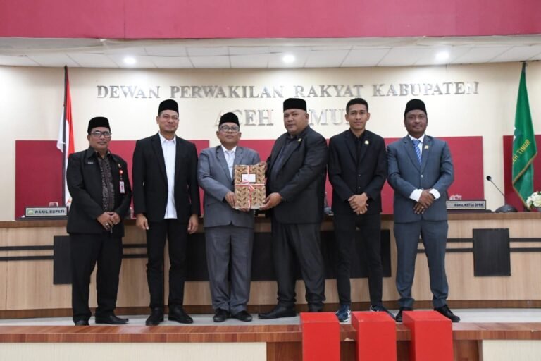 Wabub : Menghadiri Rapat Paripurna Di DPRK Aceh Timur