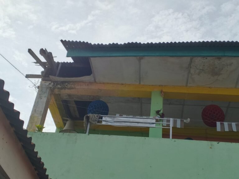 Plafon Atap Gedung Sekolah Rusak Parah,Siswa SDN 5 Idi Di himbau Waspada.