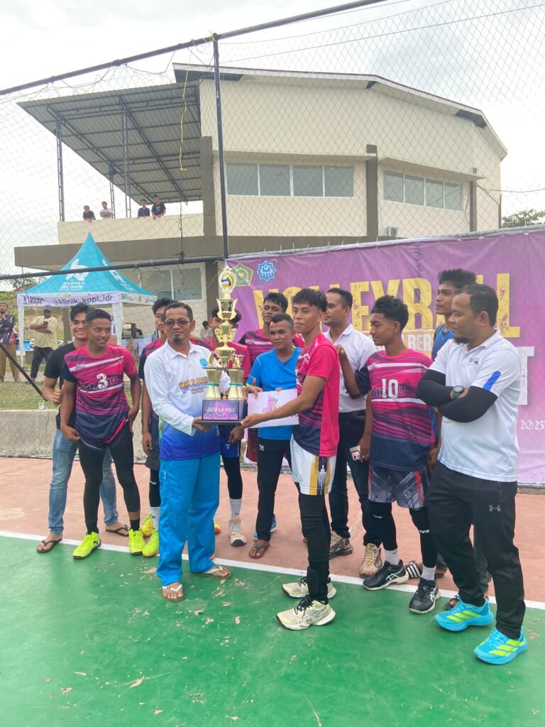 SMA Negeri 1 Darul Aman Raih Juara 1 di Ajang Comic MAN IC 2025 Aceh Timur Turnamen Bola Voli 