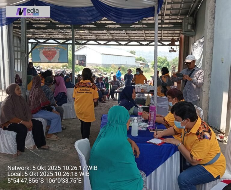 Yayasan Bakti Bela Negara dan Karang Taruna Lebak Gede Gelar Pengobatan Gratis bagi Warga Sabrang