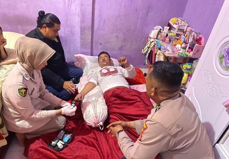 ‎Home Visit, Sidokkes Polres Aceh Timur Berikan Pelayanan Kesehatan Kepada Personel yang Sakit