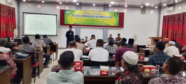 50 Peserta Ikuti Pelatihan Pemberdayaan Kelembagaan Adat di Aula Disdik Dayah Aceh Timur