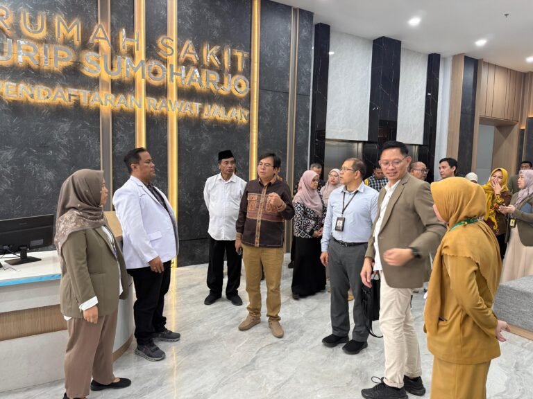 Pantau Kesiapan Transformasi Layanan JKN, Dewas BPJS Kesehatan Siruaya Utamawan Kunjungi Dua RS Besar di Bandar Lampung