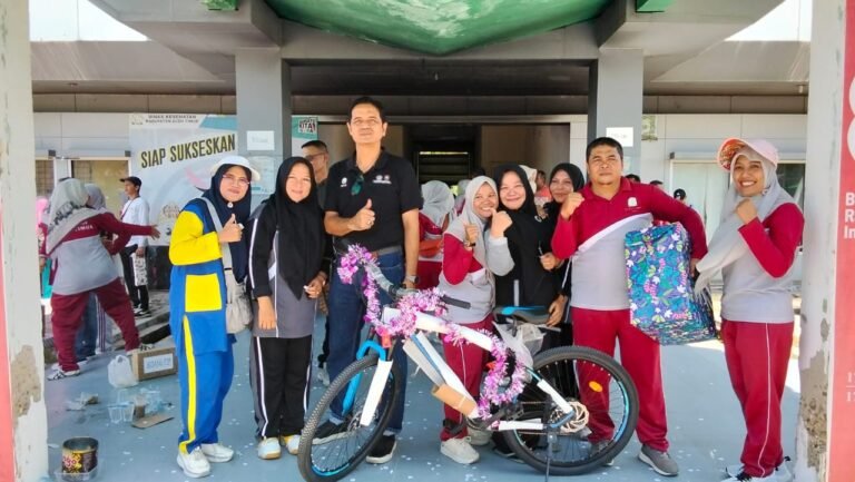 Peringati Hari Kesehatan Nasional ke-61, Dinkes Aceh Timur Gelar Senam Sehat dan Sosialisasi Pencegahan Penyakit.
