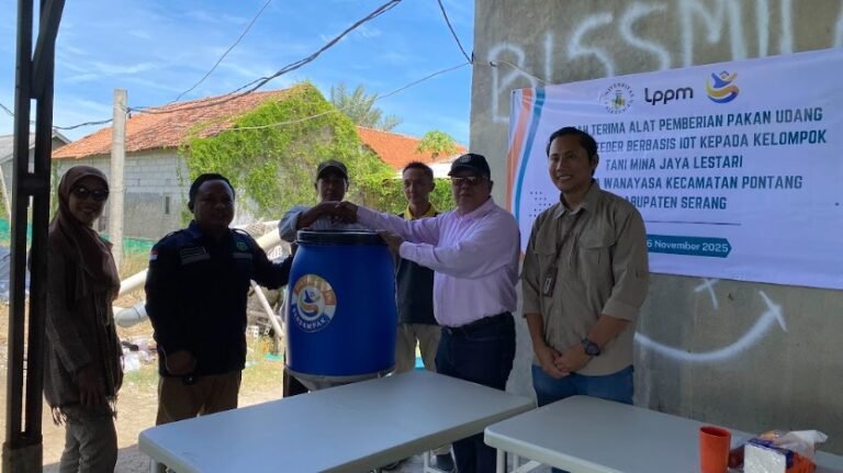Universitas Faletehan Melalui Tim Pengabdian Kepada Masyarakat yang didanai Oleh HIBAH DIKTISAINTEK Serahkan Alat Pemberi Pakan Udang (Smart Feeder) Berbasis IoT ke Petambak Udang di Desa Wanayasa Pontang Kabupaten Serang, Wujud Inovasi Kampus Cerdas
