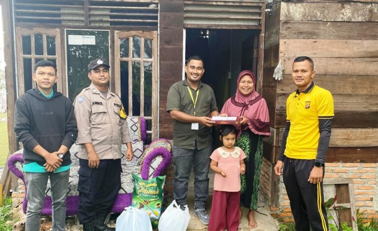 Polri Untuk Masyarakat, Polsek Idi Rayeuk Tebar Kebaikan, Melalui Jumat Berkah